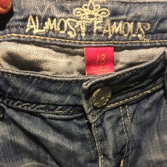 Distressed boyfriend jeans - Picture 2 of 2